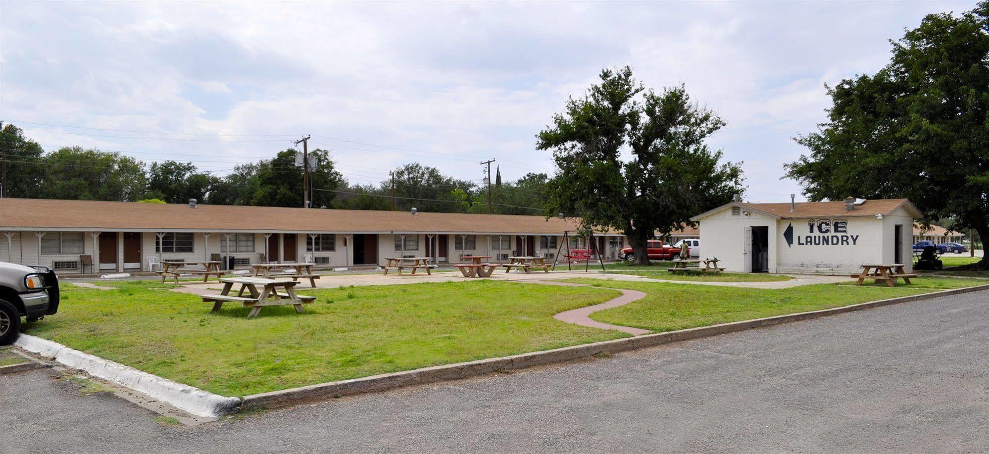 Andrews Motor Inn Kültér fotó